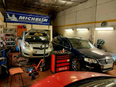 Warsztat samochodowy mechanik